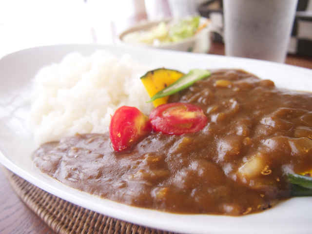 一晩寝かせたカレーは要注意？腹痛や下痢などの食中毒症状