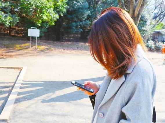 あなたも「スマホ首」？！首ストレッチで二重あごもスッキリ!