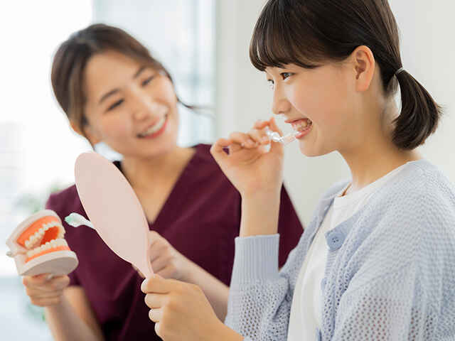 「利き手じゃない手」で歯磨きすると脳が活性化する？